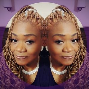 Meet your Posher, Regina